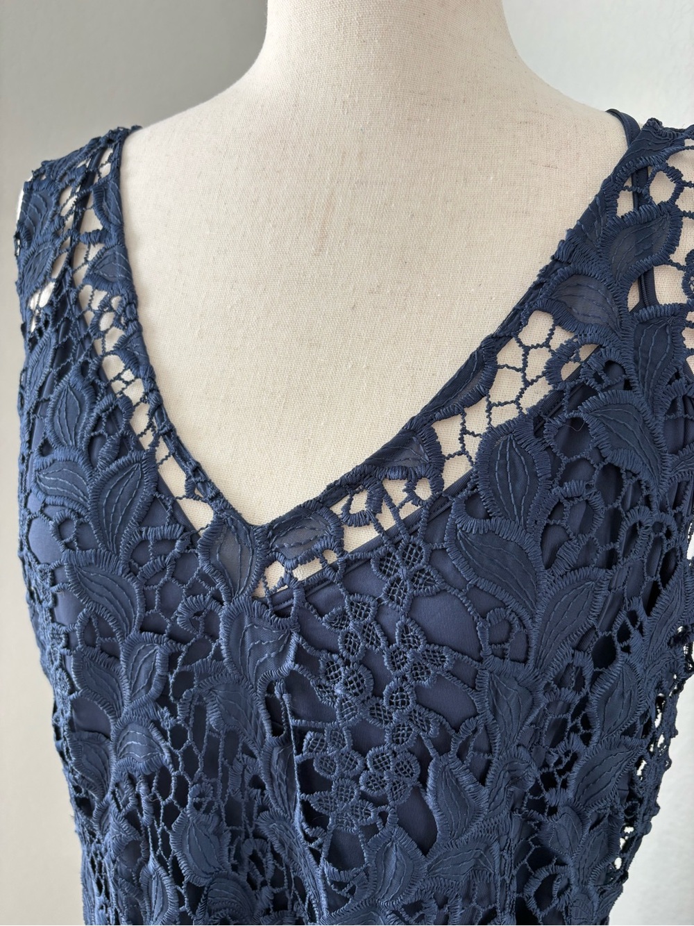 Johnny Was Natalie Navy Lace Overlay Midi Dress Sleeveless Event Cocktail XL New - Picture 4 of 15
